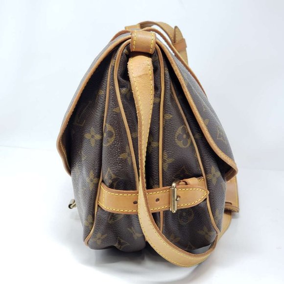 Auth Louis Vuitton Monogram Saumur 30 Crossbody - Picture 4 of 16
